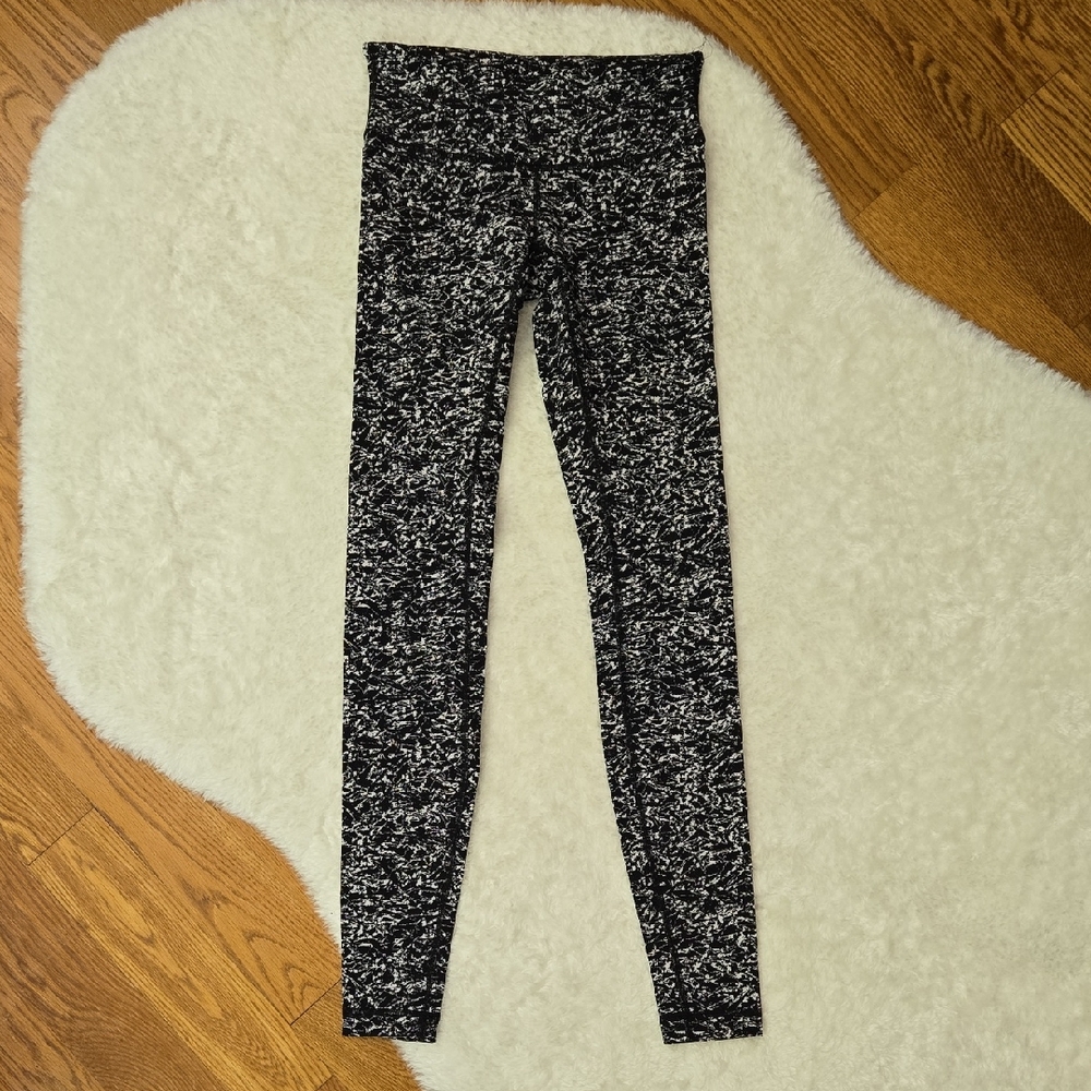 Lululemon Black/White Athletic Leggings, Womens 4, Great Condition